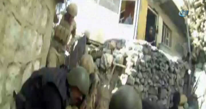 Şırnakta teröristlerle çatışma anı kameraya yansıdı