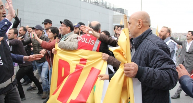 Öcalan posteriyle alana girmek isteyen HDPli gruba müdahale
