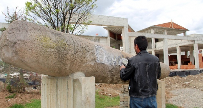 10 bin yıllık anıt taşa bakın ne yazdılar