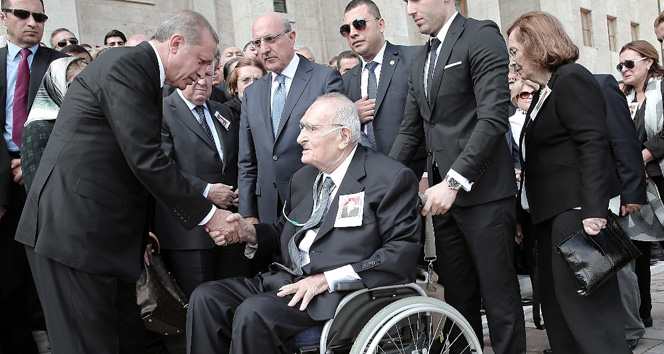 Süleyman Demirelin kardeşi Şevket Demirel hayatını kaybetti