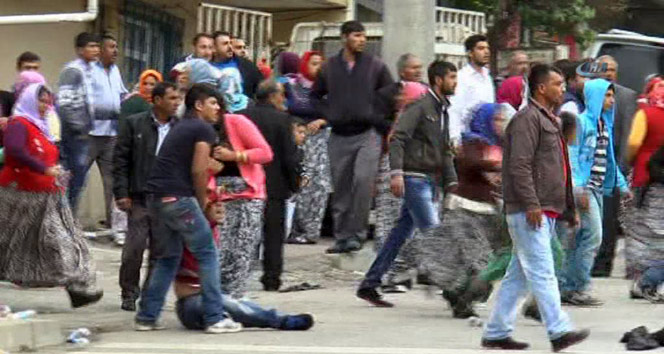 Kocaelinde taşlı sopalı aile sokak kavgası!
