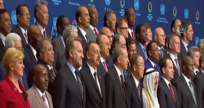 Dünya İnsani Zirvesine katılan liderler, aile fotoğrafı çektirdi