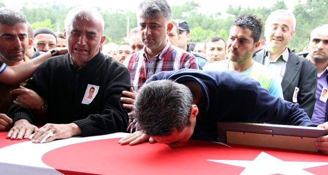 Bebeğiyle birlikte son yolculuğuna uğurlandı
