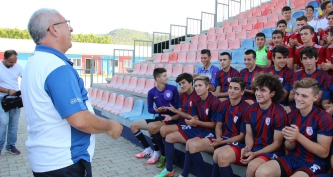 Tüm takımı kovdu: Sizinle işim bitti!