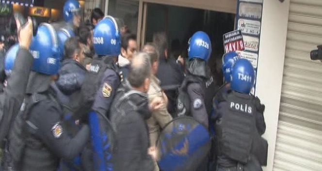 Anayasa değişikliği protestosuna polis müdahalesi