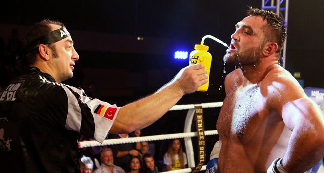 Christian Hammer, İngiliz devini nakavt etti ile ilgili görsel sonucu