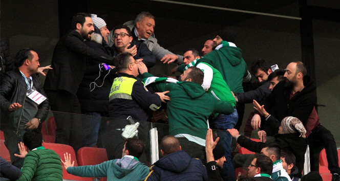 Antalyaspor Başkanı Ali Şafak Öztürke saldırı