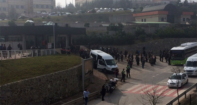 Kocaeli Üniversitesinde karşıt görüşlü öğrenciler birbirine girdi: 60 gözaltı