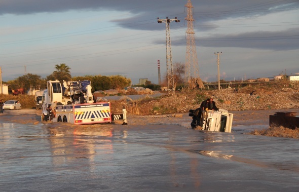 Azgın sularda can pazarı