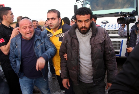 Azgın sularda can pazarı