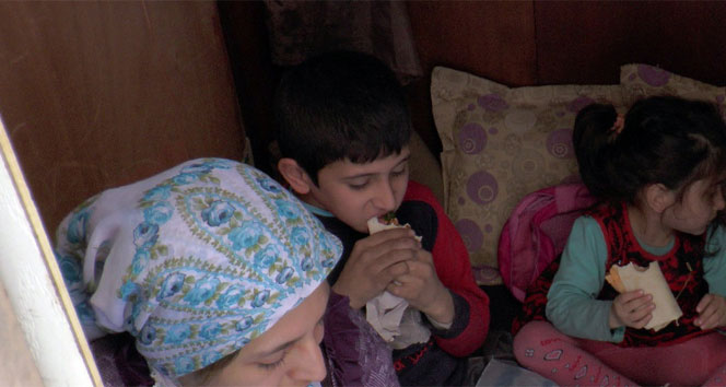 Şanlıurfada 5 kişilik aile gardıropta kalıyor