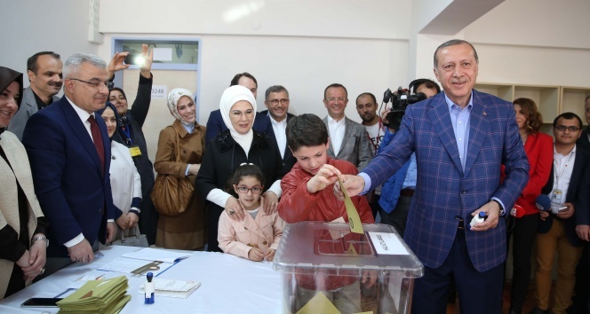 Cumhurbaşkanı Erdoğanın oy kullandığı sandıktan 205 “evet” çıktı