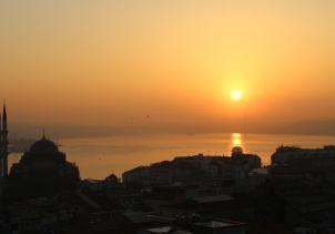 İstanbulda gün doğumu mest etti