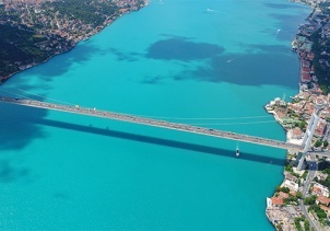 İstanbul Boğazı turkuaza büründü