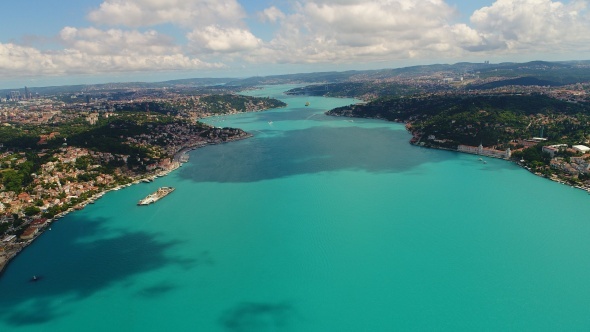 İstanbul Boğazı turkuaza büründü