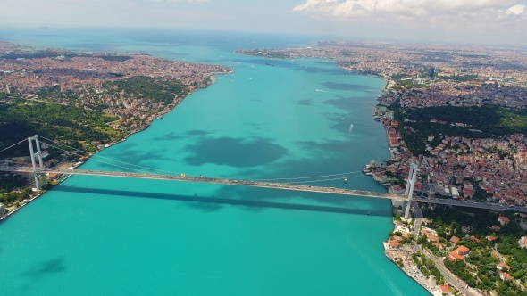 İstanbul Boğazı turkuaza büründü