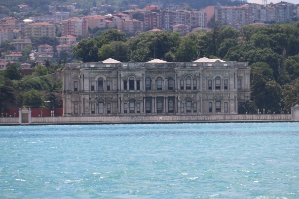 İstanbul Boğazı turkuaza büründü