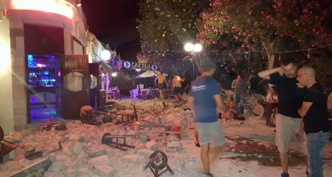Yunanistanın Kos Adasında 2 kişi deprem sebebiyle hayatını kaybetti