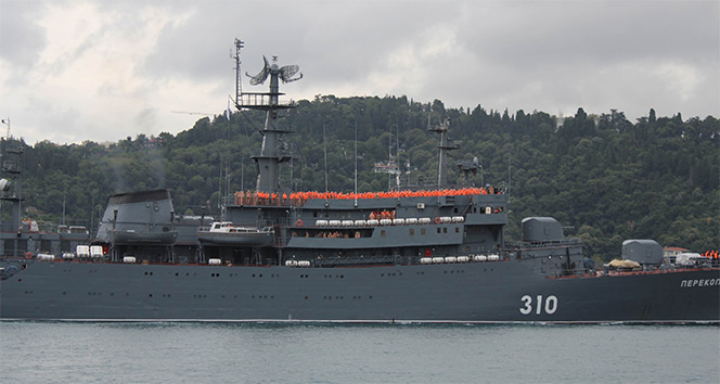Perekop isimli Rus savaş gemisi İstanbul Boğazından geçti