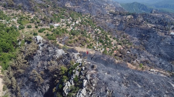 Zeytinköy’de yangın öncesi ve sonrası havadan görüntülendi