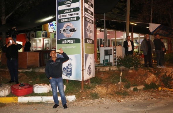 Antalya’da karayolunda dev yolcu uçağını gören şaşırdı