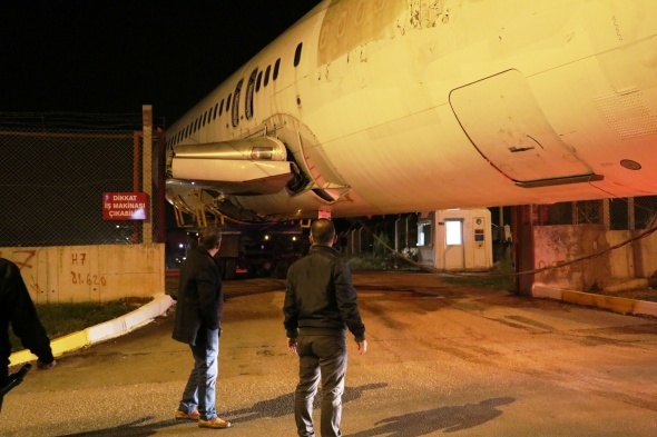 Antalya’da karayolunda dev yolcu uçağını gören şaşırdı
