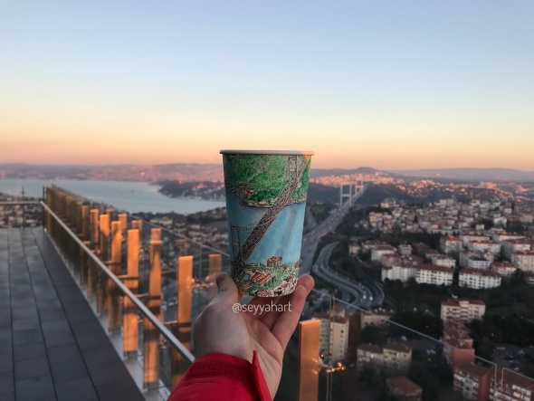Kahve bardaklarına İstanbul'u çizdi