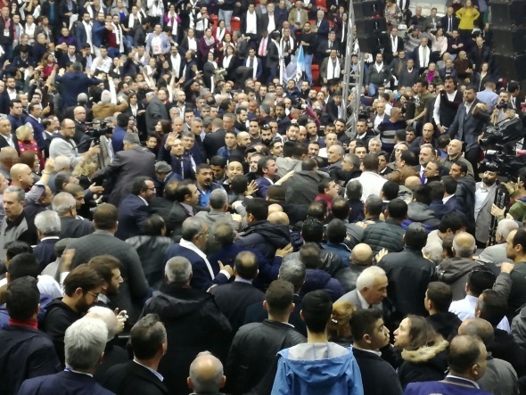 CHP İzmir İl Kongresi'nde kavga