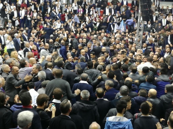 CHP İzmir İl Kongresi'nde kavga