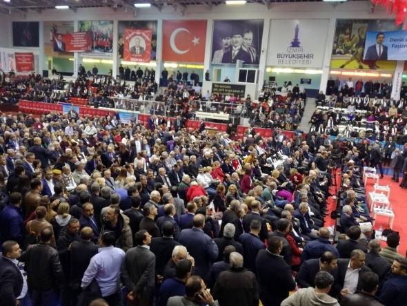 CHP İzmir İl Kongresi'nde kavga