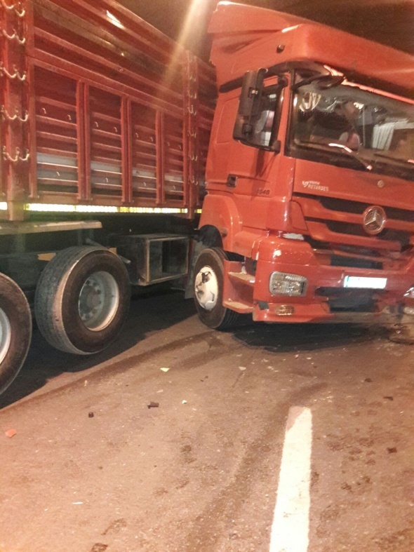 TEM’de 12 araç birbirine girdi, 10 kilometre kuyruk oluştu