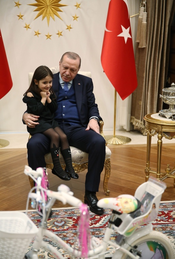 Cumhurbaşkanı Erdoğan, minik Irmak’ın gözyaşlarına kayıtsız kalmadı