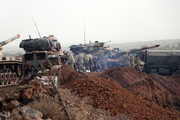 Türk ordusu kritik noktayı ablukaya aldı! Bölgede yoğun top atışları ve çatışmalar…