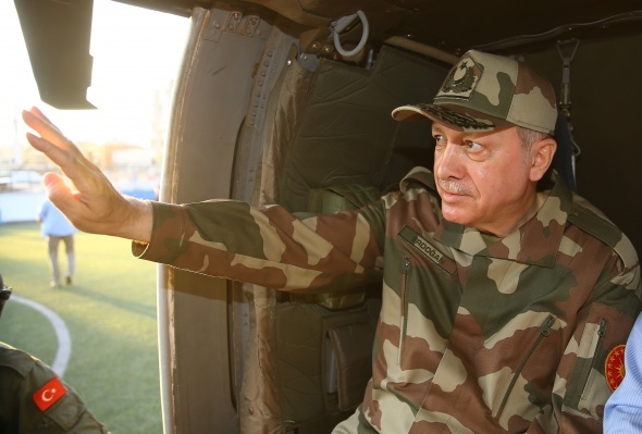 CumhurbaÅkanÄ± ErdoÄan askeri kamuflajla sÄ±nÄ±r karakolunda