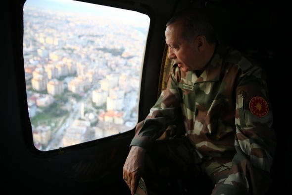 CumhurbaÅkanÄ± ErdoÄan askeri kamuflajla sÄ±nÄ±r karakolunda