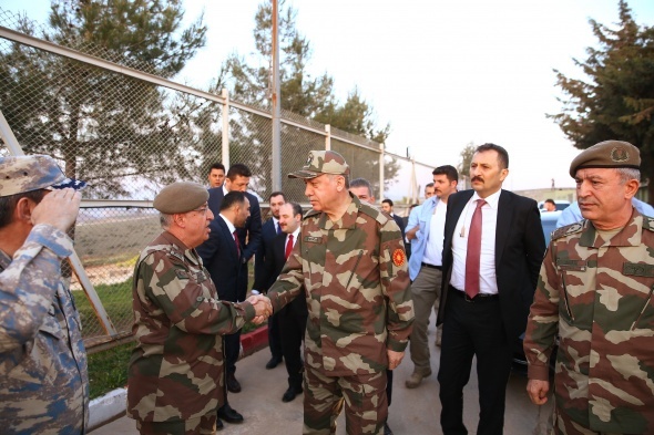 CumhurbaÅkanÄ± ErdoÄan askeri kamuflajla sÄ±nÄ±r karakolunda