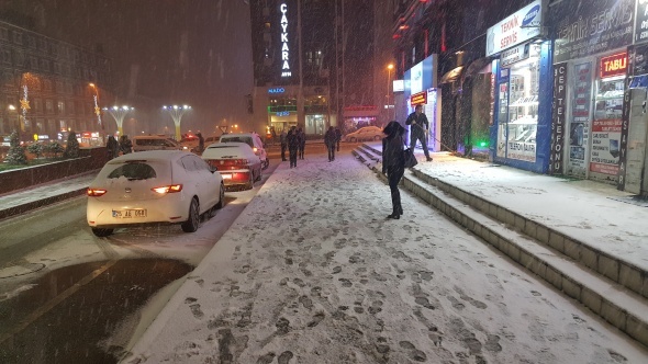 AkÅamÃ¼stÃ¼ bir anda bastÄ±rdÄ± GÃ¶z gÃ¶zÃ¼ gÃ¶rmedi!