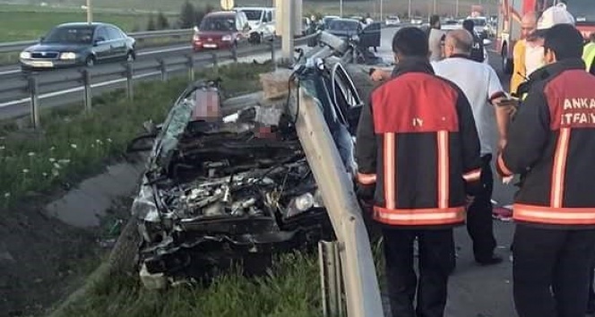 Bariyere saplanan otomobilden saÄ Ã§Ä±ktÄ±
