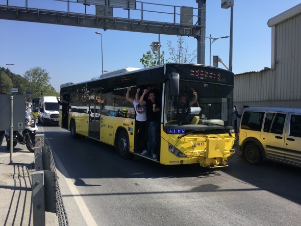 Derbi Ã¶ncesi olay! YaralÄ± var...