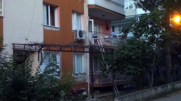 Balkondan girdiÄi evde dehÅet saÃ§tÄ±