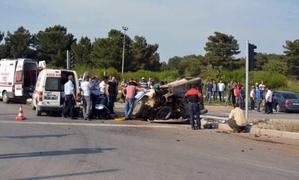 Otomobil ile cip Ã§arpÄ±ÅtÄ±: 1 Ã¶lÃ¼, 4 yaralÄ±