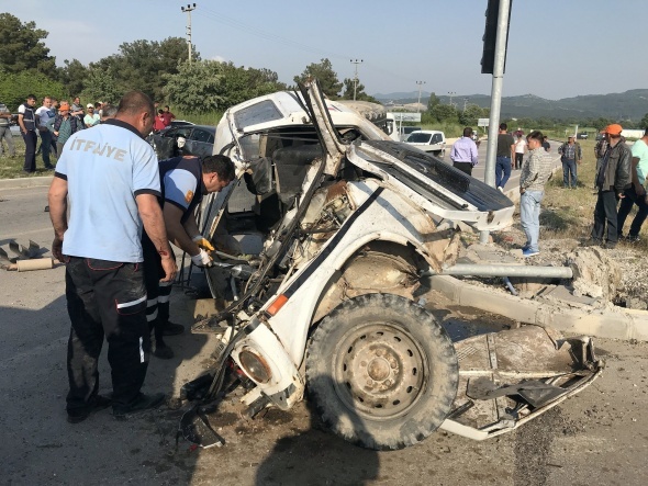 Otomobil ile cip Ã§arpÄ±ÅtÄ±: 1 Ã¶lÃ¼, 4 yaralÄ±