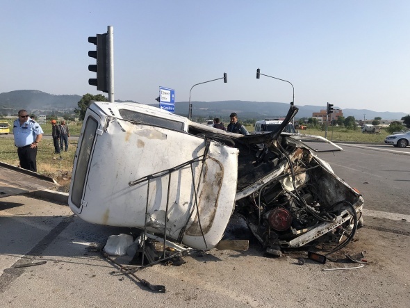 Otomobil ile cip Ã§arpÄ±ÅtÄ±: 1 Ã¶lÃ¼, 4 yaralÄ±