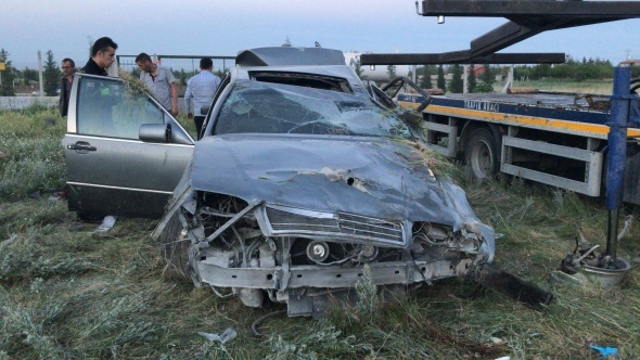 Kontrolden Ã§Ä±kan otomobil takla attÄ±: 1 Ã¶lÃ¼, 1 aÄÄ±r yaralÄ±