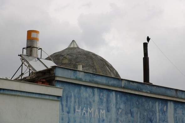 VatandaÅlar bahÃ§eye dÃ¼Åen kazan parÃ§asÄ±nÄ± gÃ¶k taÅÄ± zannetti