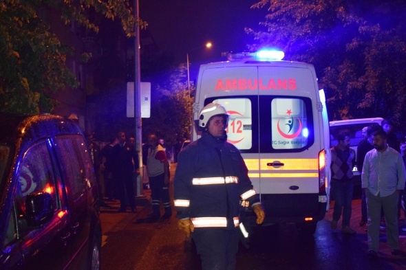 TartÄ±ÅtÄ±ÄÄ± eÅini bÄ±Ã§akla yaralayÄ±p kendini eve kilitledi