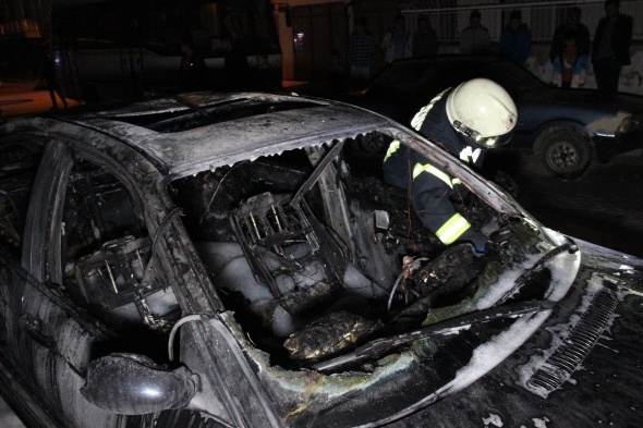 KardeÅine kÄ±zÄ±p annesinin otomobilini yaktÄ±
