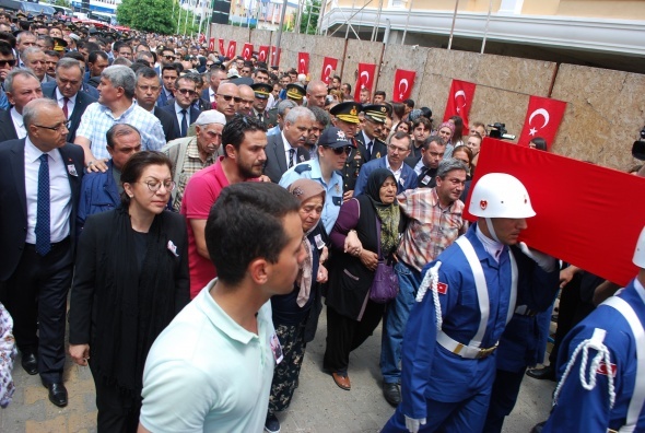 Åehidin eÅinden kamuflajlÄ± son bakÄ±Å