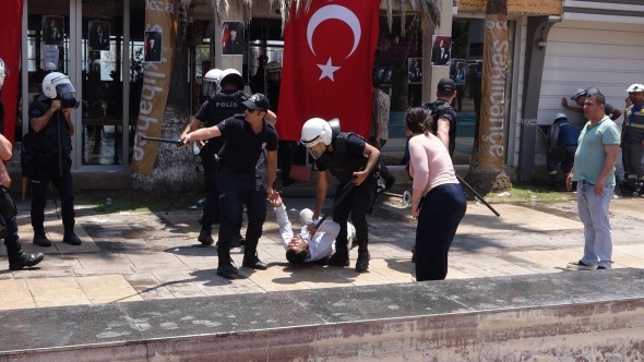 Åehri ayaÄa kaldÄ±rdÄ±lar! Benzin bidonlarÄ±yla Ã§atÄ±ya Ã§Ä±kÄ±p..