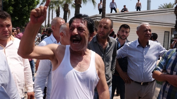 Åehri ayaÄa kaldÄ±rdÄ±lar! Benzin bidonlarÄ±yla Ã§atÄ±ya Ã§Ä±kÄ±p..